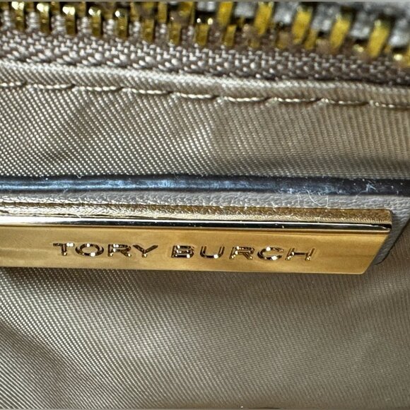🆕 TORY BURCH 🧿 NWOT Savannah Chain Link Camera Bag, French Gray AUTHENTICATED - Picture 12 of 15